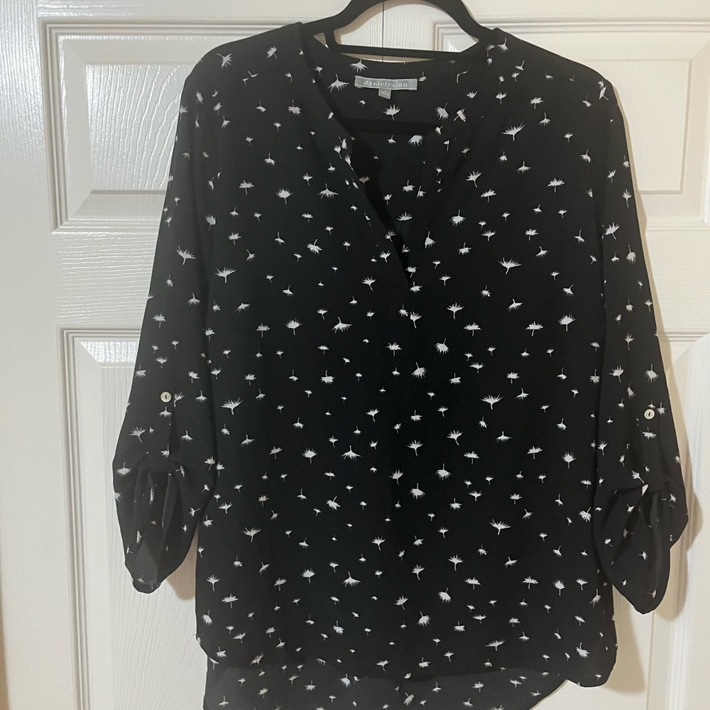 Daniel Rainn Black and White Star Print Blouse